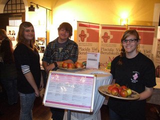 Eine gesunde Schule bot gesunde Snacks. Foto: SMMP/Hofbauer