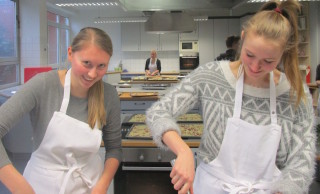 Fleißige Helfer in der Küche sorgten sich um das Wohl der Gäste. Foto: SMMP/ Neumeister