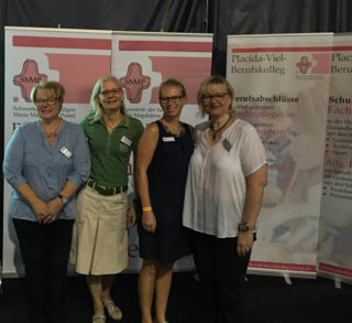 Beatrix Steinschulte, Ulrike Sydow, Martha Gaczynski und Ulrike Lowe (v.l.) gehörten zu den Lehrkräften am "Placida"-Stand. Foto: SMMP