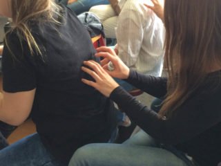 Schöne und lehhreiche Abwechslung vom Schulalltag: Massagen! Foto: SMMP/Sydow