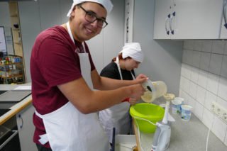 Die ayurvedische Lebensphilosophie bidlete die Grundlage für Kochen in der Schulküche. Foto: SMMP/Hofbauer