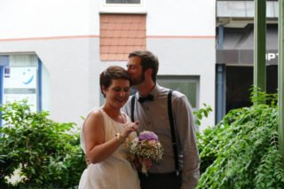 Ein Kuss für die Braut. Foto: SMMP/Hofbauer