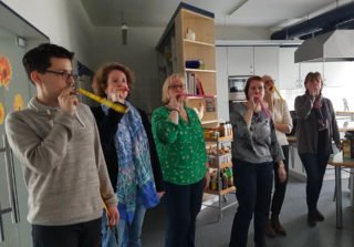 Liebe Kollegen hatte eine kleine Feier in der Schulküche organisiert. Foto: SMMP/Hofbauer